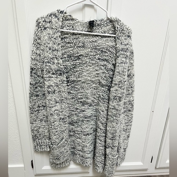 Madison Lilly Chunky Knit Cardigan | Grey & White | Size S - Picture 3 of 10